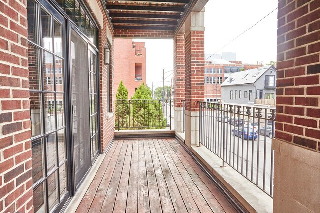 Building Photo - 2517 N Halsted St