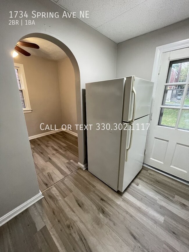 Building Photo - Two bedroom one bathroom townhouse for rent