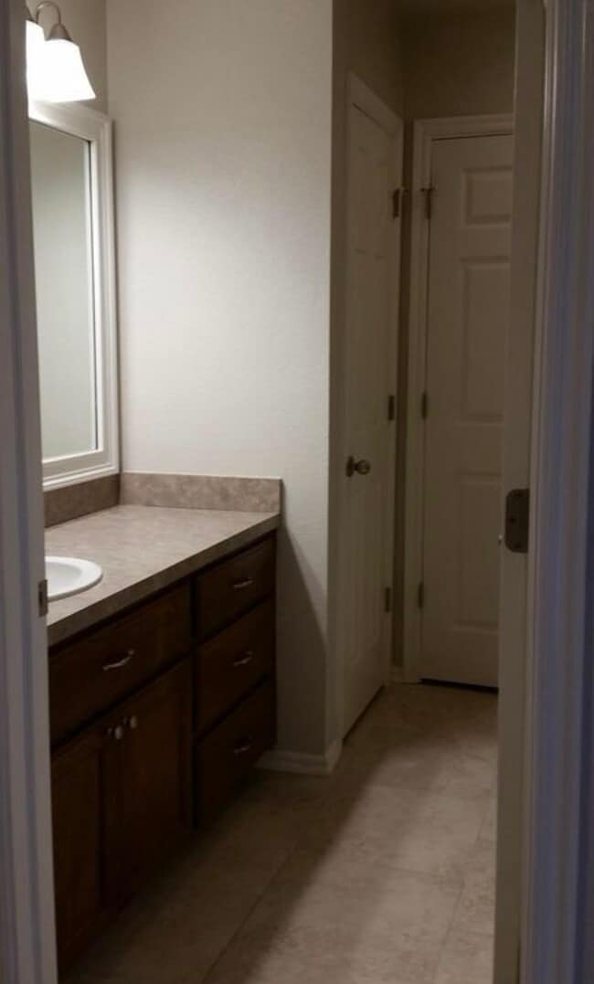 Building Photo - 1117 S Spinnaker Dr