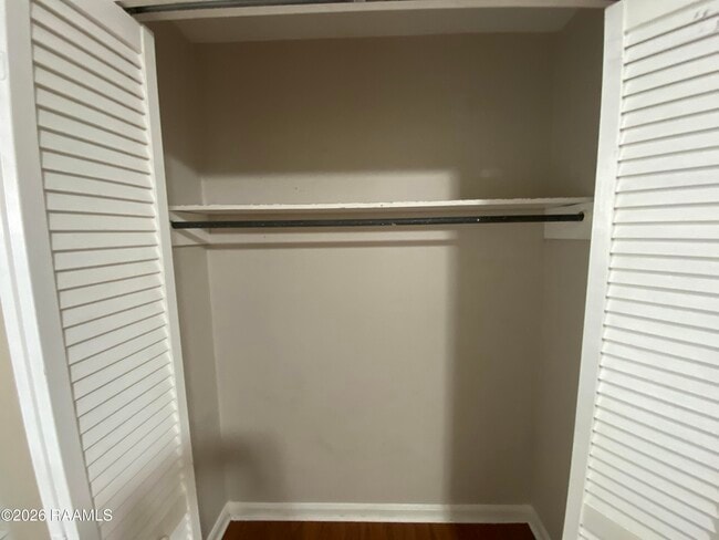 Building Photo - 5133 Sleepy Hollow Dr