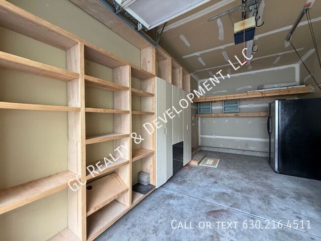 Building Photo - 308 Windsor-Unit A