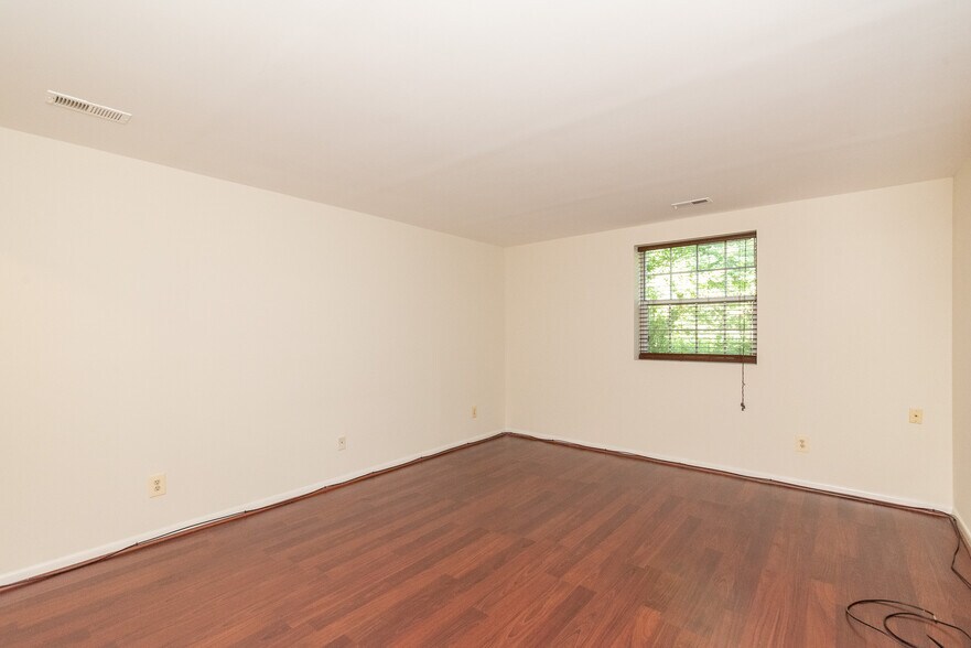 Building Photo - 112 Castletown Rd