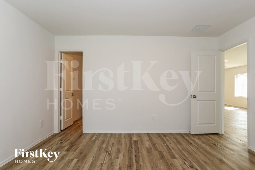 Building Photo - 399 Jewett Meadow Dr