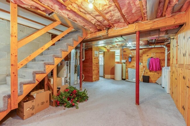 Building Photo - 246 Winding Pond Rd