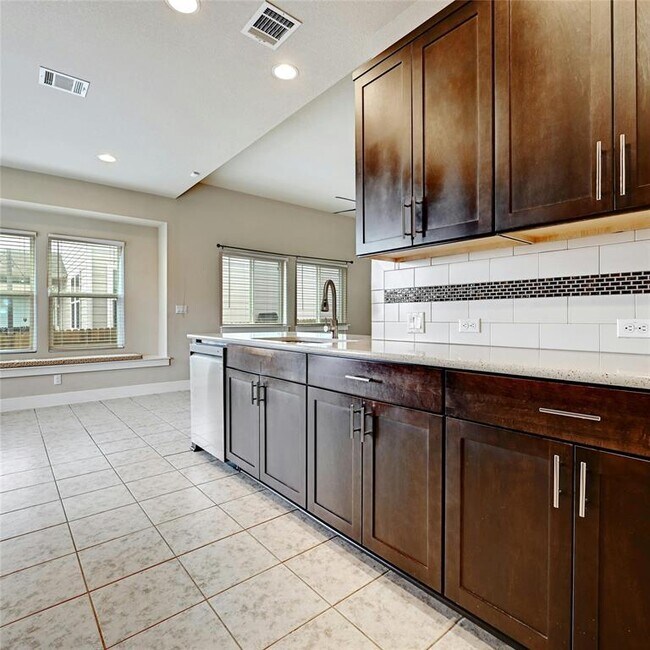 Building Photo - 8300 Brahma Dr