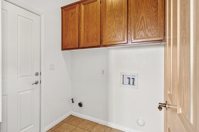 Building Photo - 42217 Whisper Rock St
