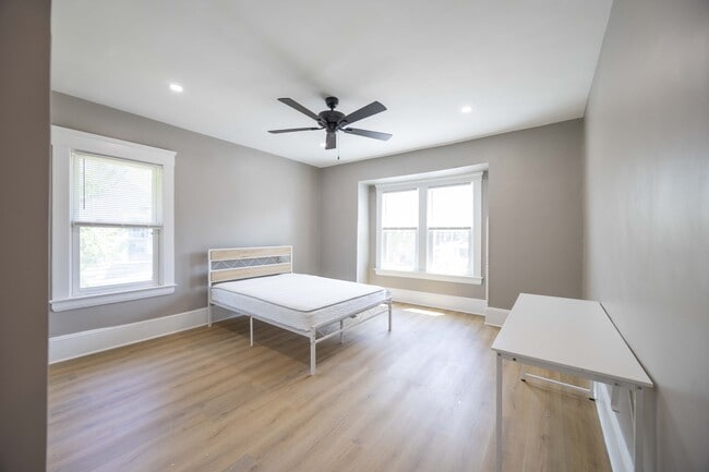 Building Photo - 1496 E 107th St