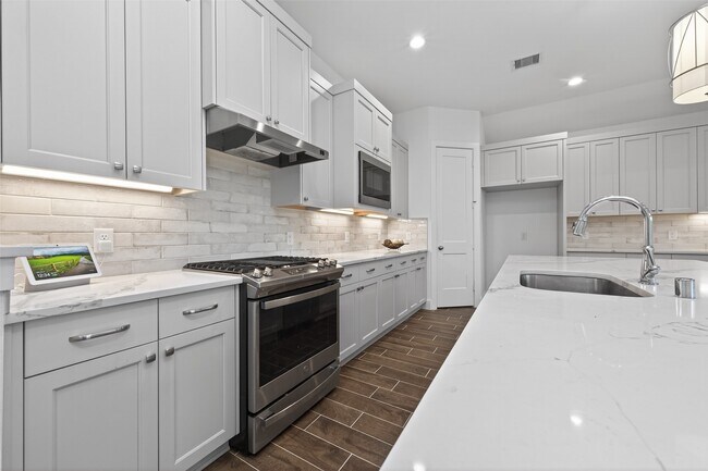 Building Photo - 18338 Tiger Flowers Dr