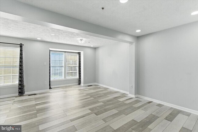 Building Photo - 1065 Jeanett Way