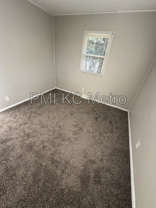 Building Photo - 5621 NE 51st St