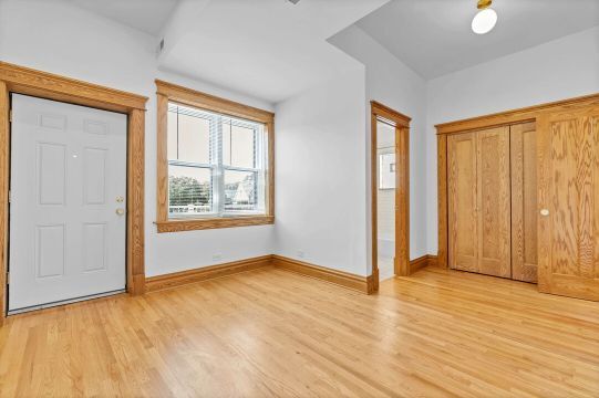 Building Photo - 3406 N Sheffield Ave