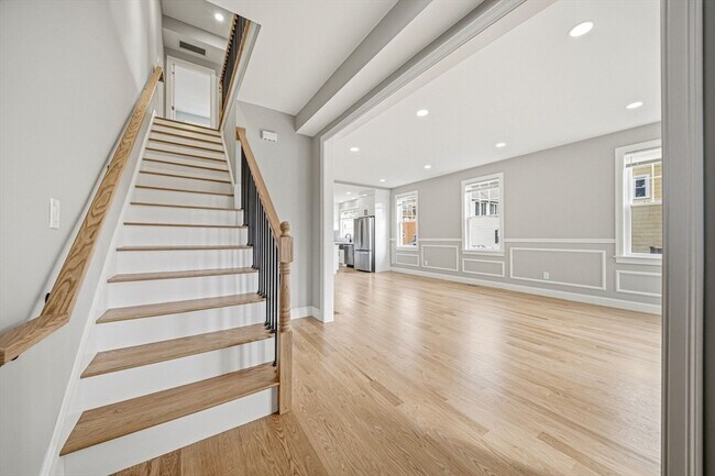 Building Photo - 9 Logan Ave