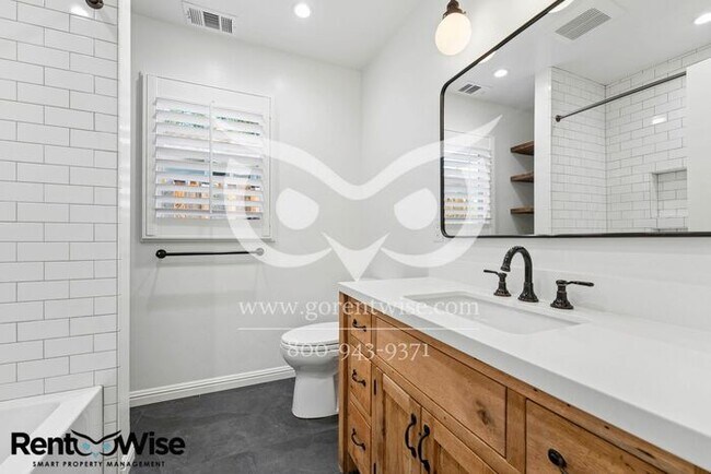 Building Photo - Short term lease only