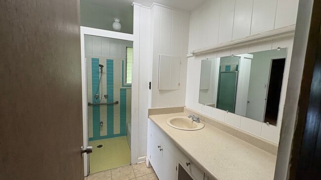 Building Photo - Beautiful 3 Bedroom House with Studio and Separate Garage on Property