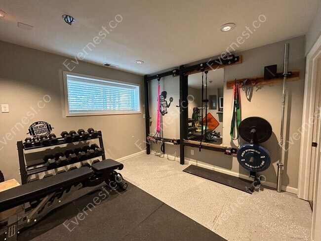 Building Photo - 4891 W Chippewa Dr