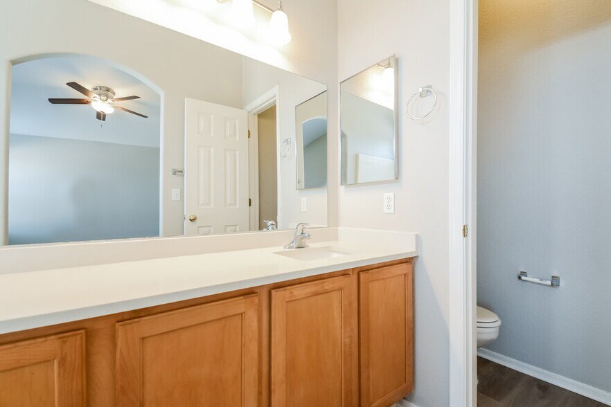 Building Photo - 10381 E Roywood Way