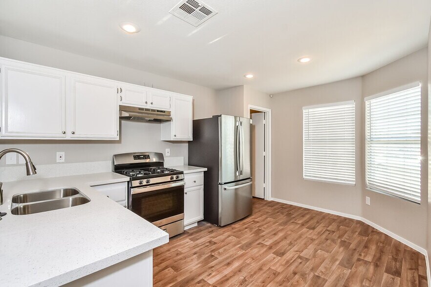Building Photo - 613 Black Sand Ct