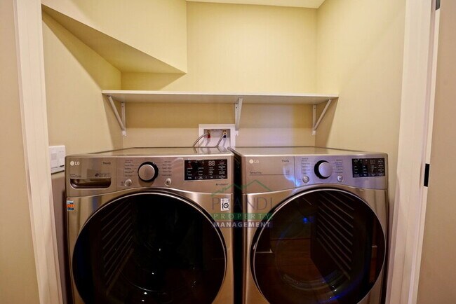 Building Photo - 62 Dunfries Terrace