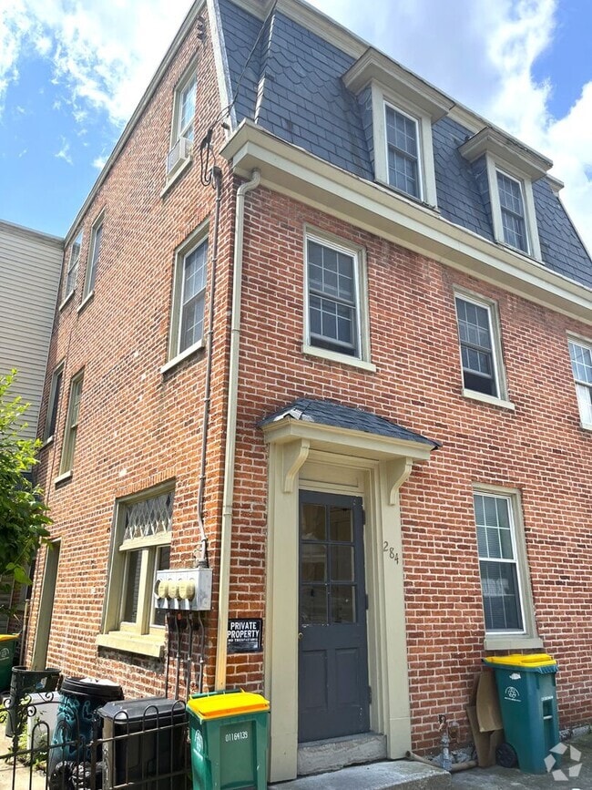 Building Photo - Second-Floor 2 Bedroom / 1 Bathroom Apartm...