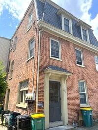 Building Photo - Second-Floor 2 Bedroom / 1 Bathroom Apartm...
