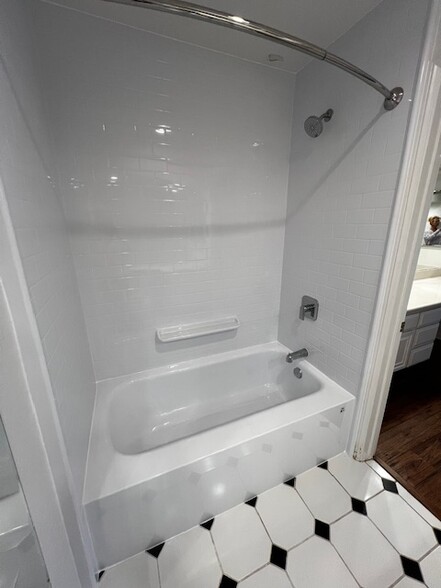 New Shower/Tub - 5745 Friars Rd