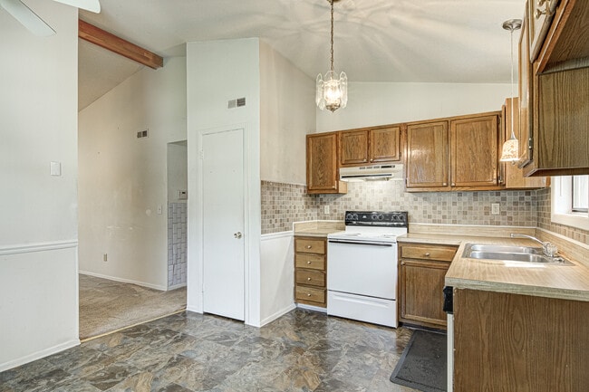 Primary Photo - 3200 Anvil Pl