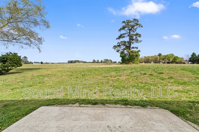 Building Photo - 204 Landmark Dr