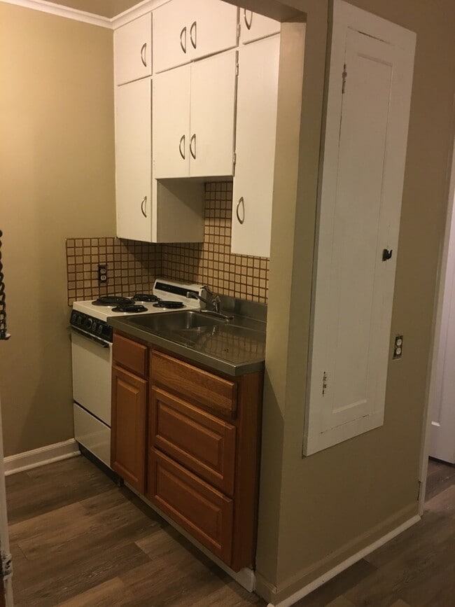 Building Photo - GREAT LOWER SOUTH HILL STUDIO , CLOSE TO HUCKLEBERRY MARKET