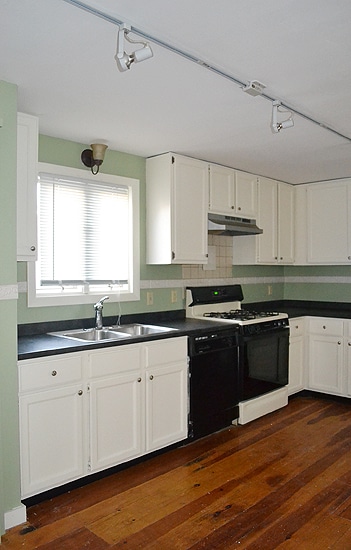 Building Photo - $1600 - 2BRM - 900ft2 - Bangor – Cumberlan...