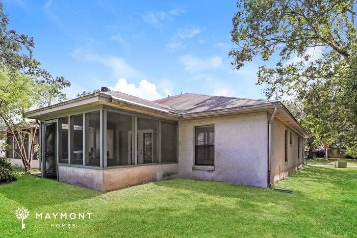 Building Photo - 5613 Pinebay Cir N