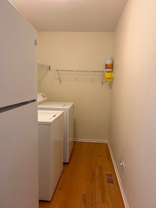 Building Photo - 2308 Sedgwick Ct