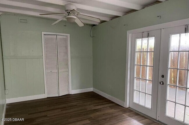 Building Photo - 66 River Dr