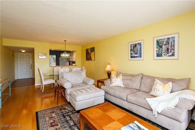 Primary Photo - 1075 Foxfire Ln