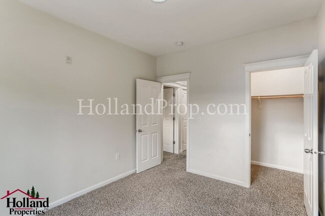 Building Photo - Wonderful 3 Story Condo in Hillsboro!