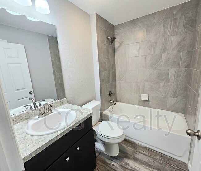 Building Photo - 6312 SW 134th Loop