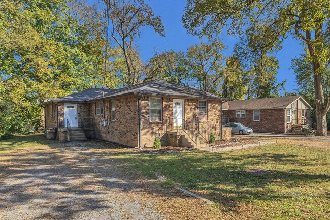 Building Photo - Charming Duplex in Prime Walkable 12 South Location!