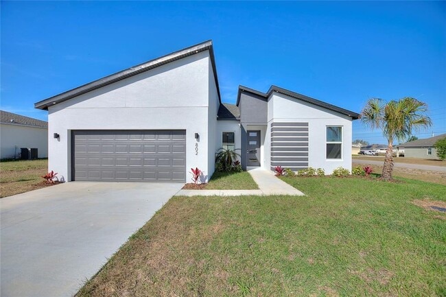 Building Photo - 802 James Dr