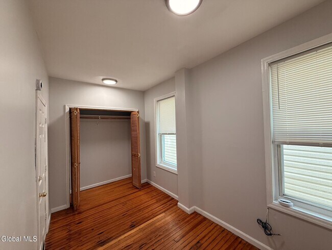 Building Photo - 531 Hamilton St