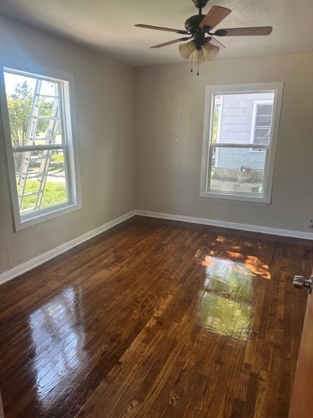 Building Photo - 3821 Homan Ave