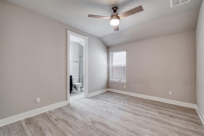 Building Photo - 4600 Post Ln