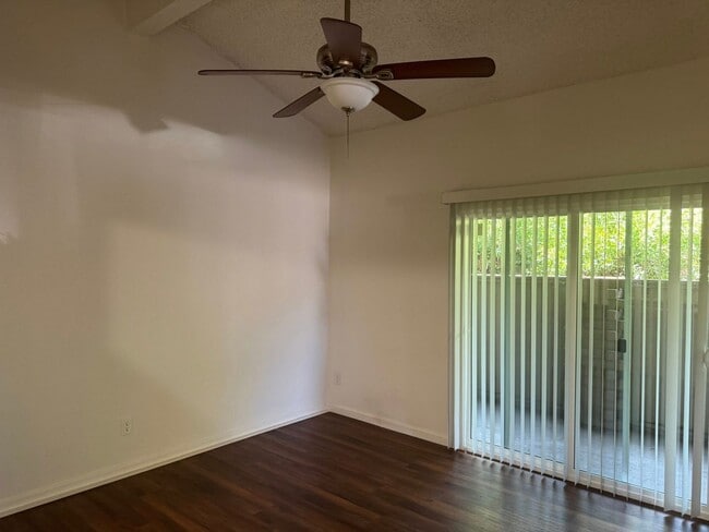 Building Photo - 4973-4975 Summerwood Circle