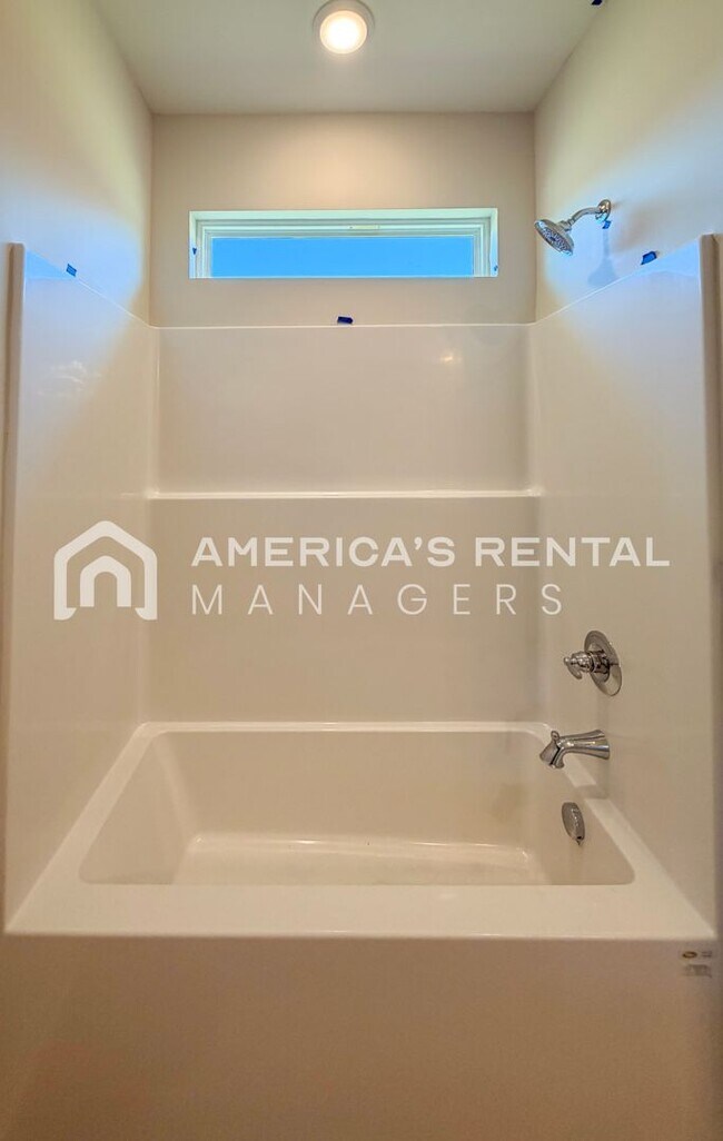 Building Photo - Southern Charm Meets Contemporary Style in Tuscaloosa!