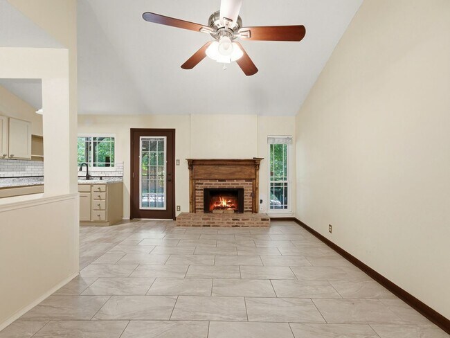Building Photo - 1114 Churing Dr