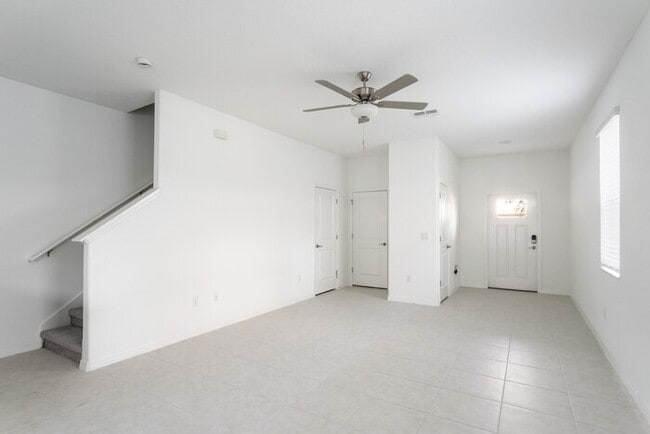 Building Photo - 2 MONTHS FREE!! AVAILABLE NOW!!