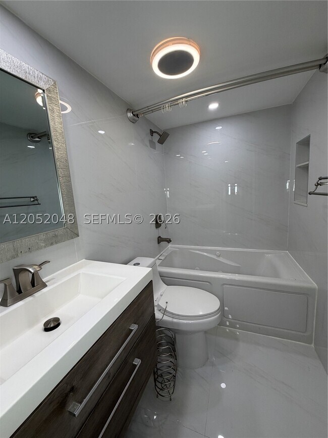 Building Photo - 551 NW 82nd Ave