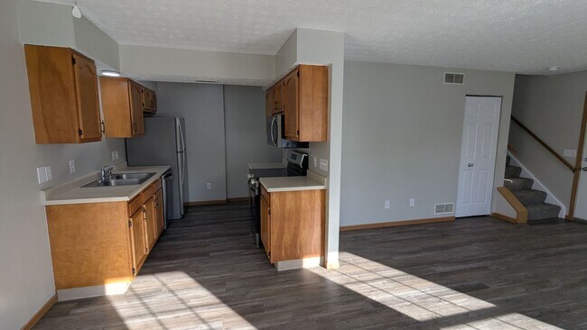 Building Photo - MN Cedar Village (859)