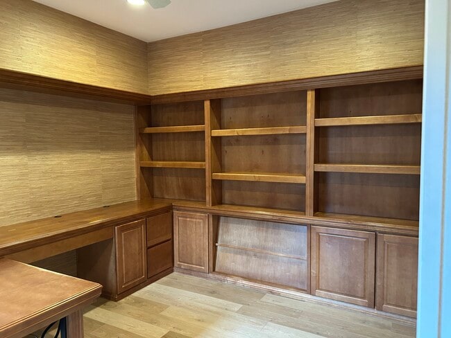 Building Photo - 42019 N Golf Crest Rd