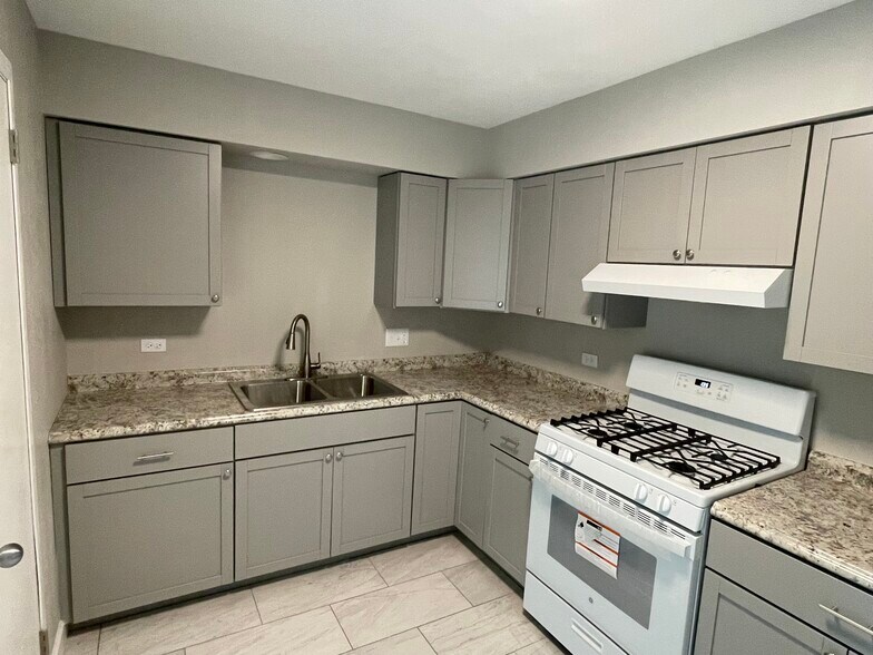 Building Photo - 3518 Green Dale Dr