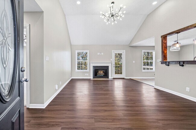 Building Photo - Pet Friendly Three Bedroom!