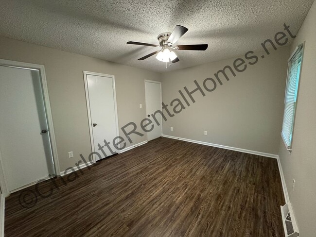 Building Photo - Nice 3 bedroom 2 bath home in Charlotte!